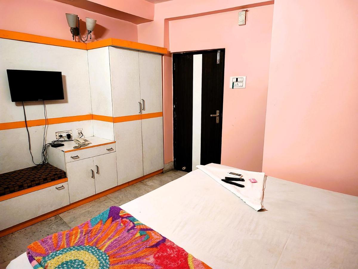 כלכותה Staymaker Tirupati Guest House מראה חיצוני תמונה