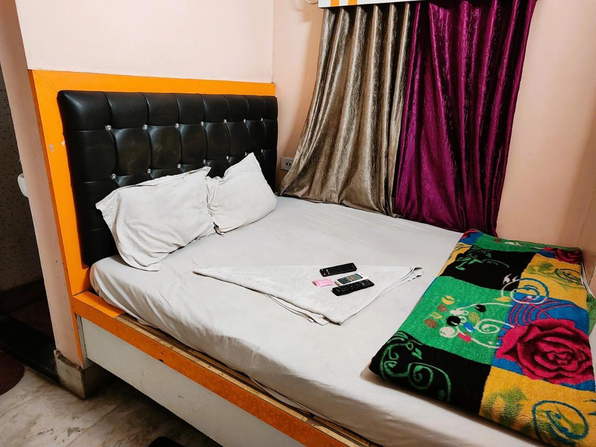 כלכותה Staymaker Tirupati Guest House מראה חיצוני תמונה